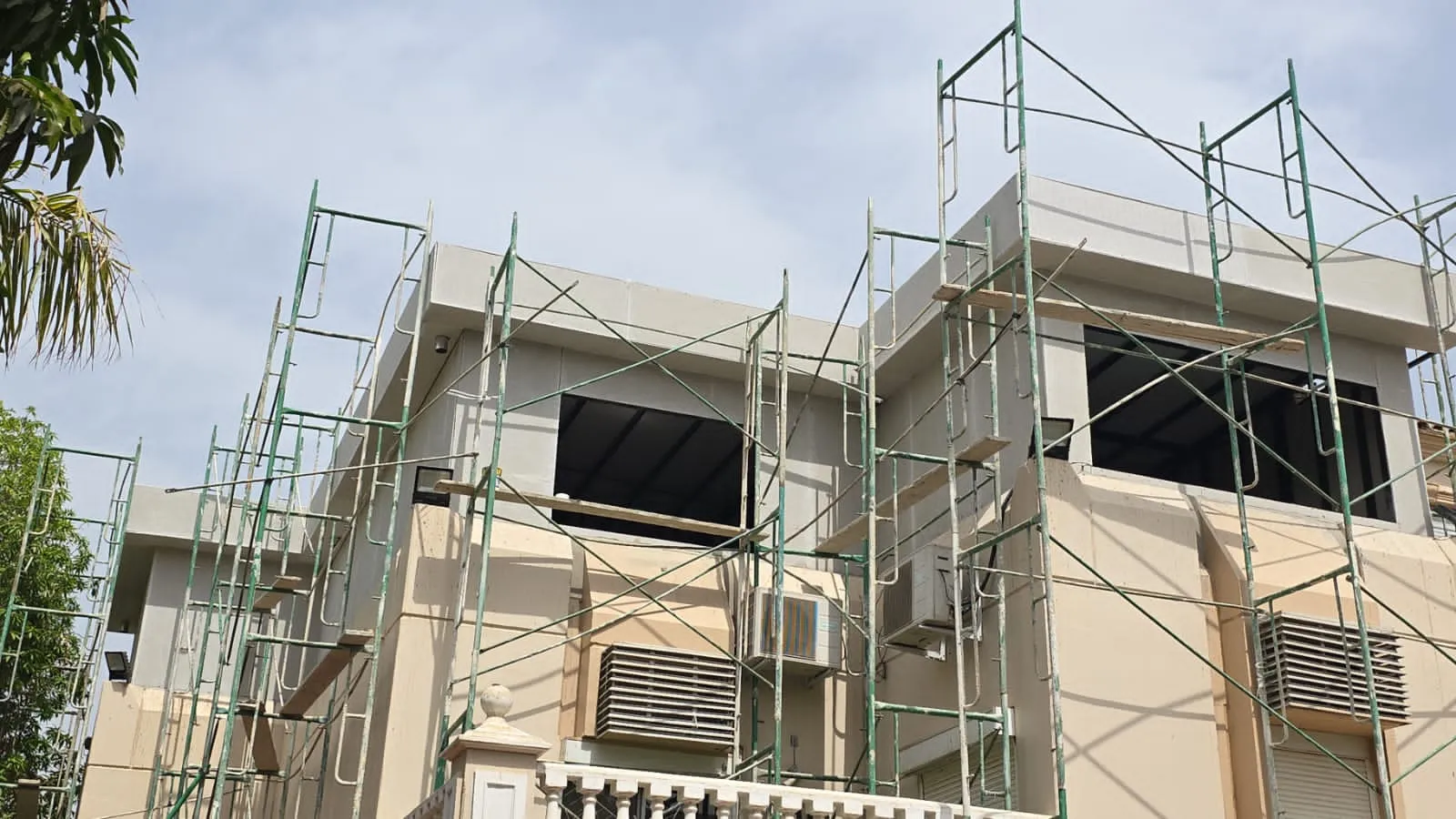 مقاول بناءجداران اسمنت بورد وسقف سندويش بنل بشمال الرياض 