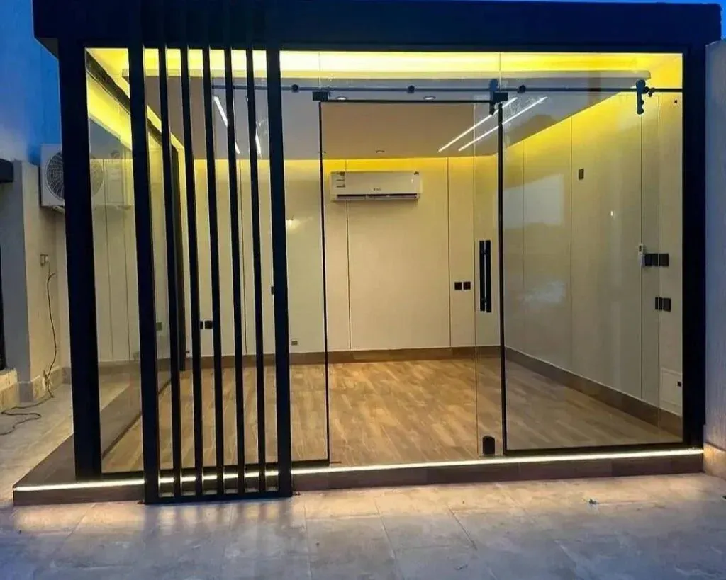 مقاول بناء غرف إضافية خارجية وملاحق للاستراحةفي حي الملقا 