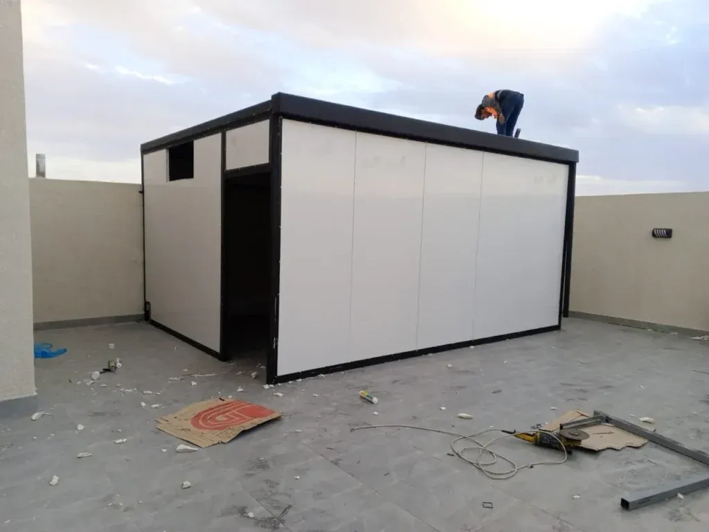 مقاول بناء غرف إضافية خارجية وملاحق للاستراحةفي حي الملقا 