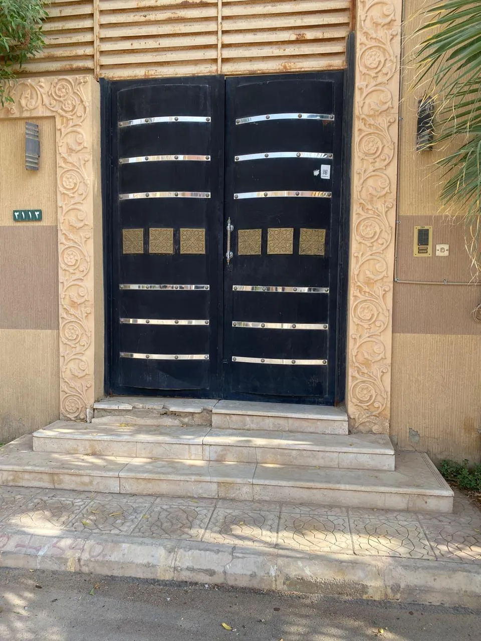 حداد أبواب منازل وفلل في حي العارض: أبواب حديد مودرن وكلاسيك