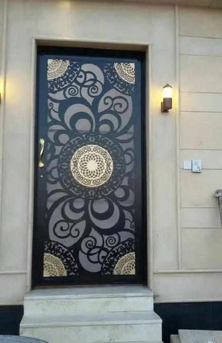 حداد أبواب منازل وفلل في حي العارض: أبواب حديد مودرن وكلاسيك