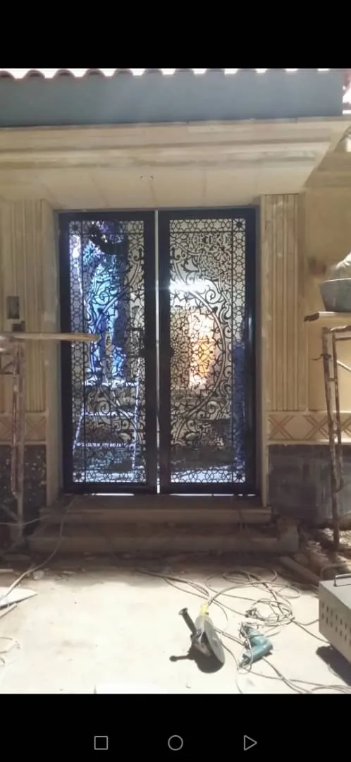 حداد أبواب منازل وفلل في حي العارض: أبواب حديد مودرن وكلاسيك