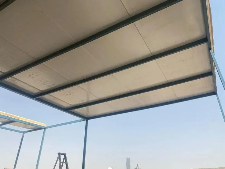 كم تكلفة بناء غرفه ساندوتش بانل حي العقيق؟الأسعار لعام 2026)