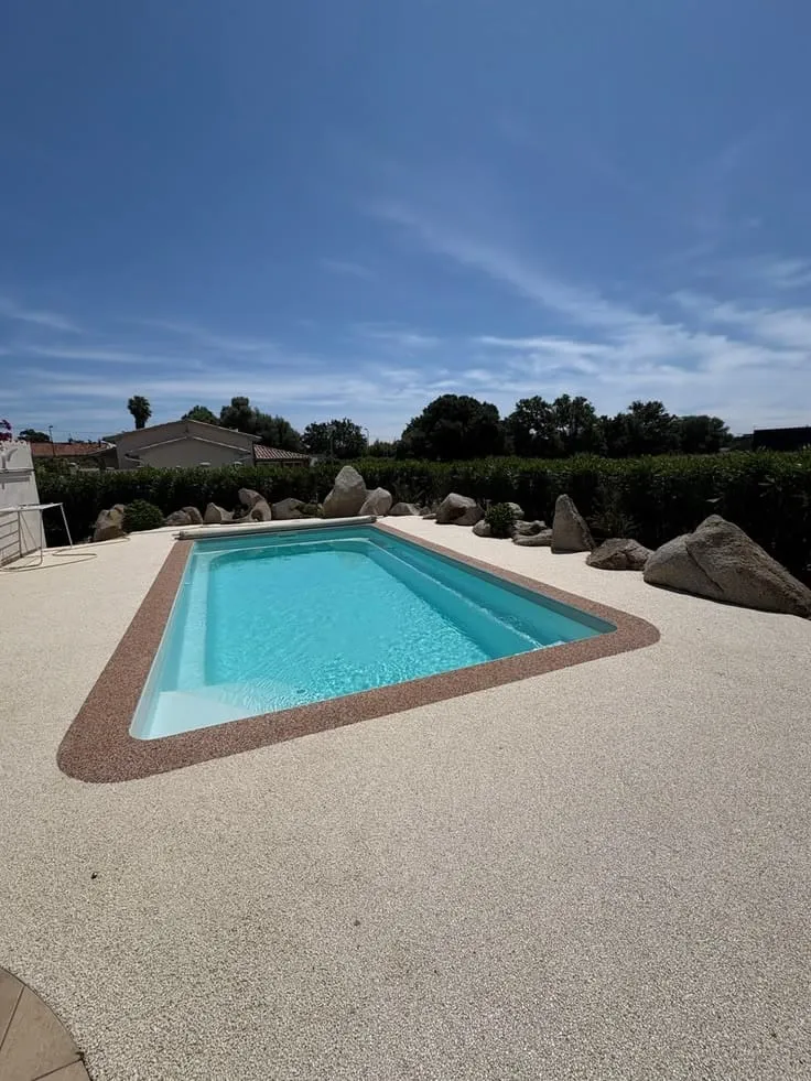 مقاول ترميم وتشطيب وتزيين المسابح في الرياض 